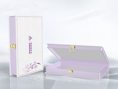 禮品包裝盒在進(jìn)行覆膜工藝時(shí)，有色差嗎？